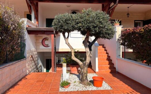 Villa a Schiera in contrada SCIZZO BORGO REGINA N.131, Bari